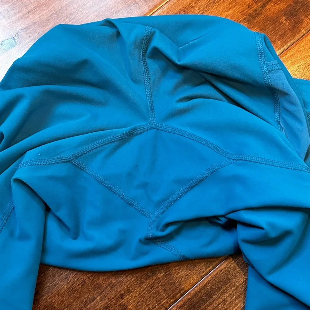 Uniqlo AIRism High Rise Capri Leggings Medium - Blue with pockets